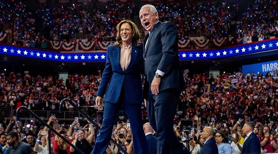 وولز بأول مهرجان انتخابي مع هاريس: ترامب رجعي «يزرع الفوضى والانقسام»