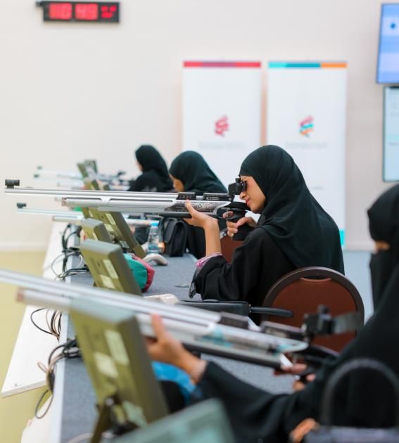 «الشارقة لرياضة المرأة» تكتشف مـــواهب الرماية فـــي بطولــة الهــــواة