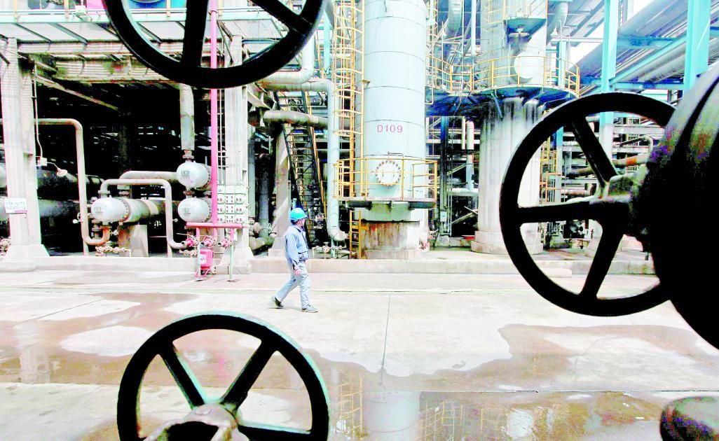 إنتاج مصافي النفط الصينية ينخفض للشهر الرابع توالياً.. مع زيادة الإقبال على المركبات الكهربائية