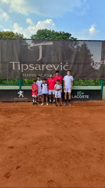 6 لاعبين يمثلون تنس الإمارات في معسكر صربيا