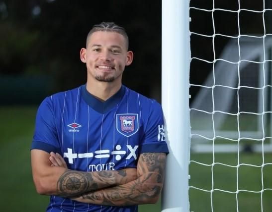 إيبسويتش تاون يستعير فيليبس من «السيتي» قبل لقاء ليفربول بساعات