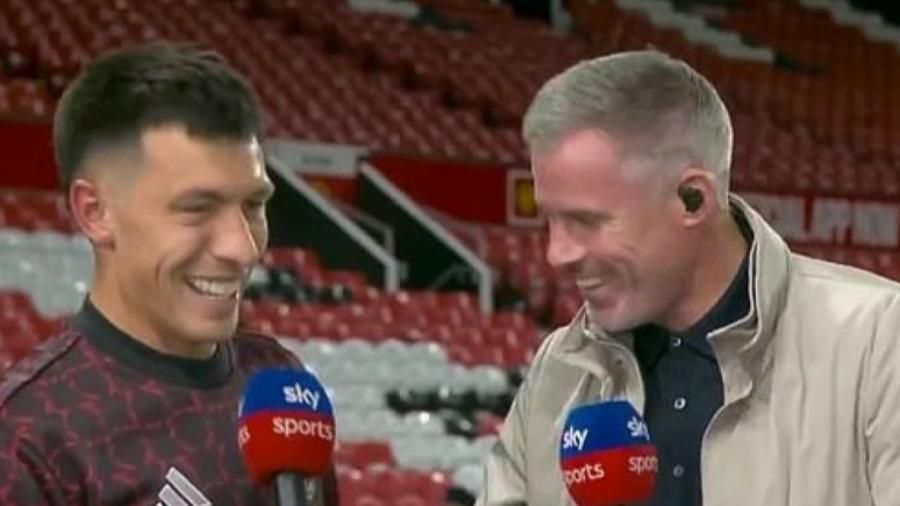 أسطورة ليفربول يسخر من مدافع يونايتد بسبب طوله