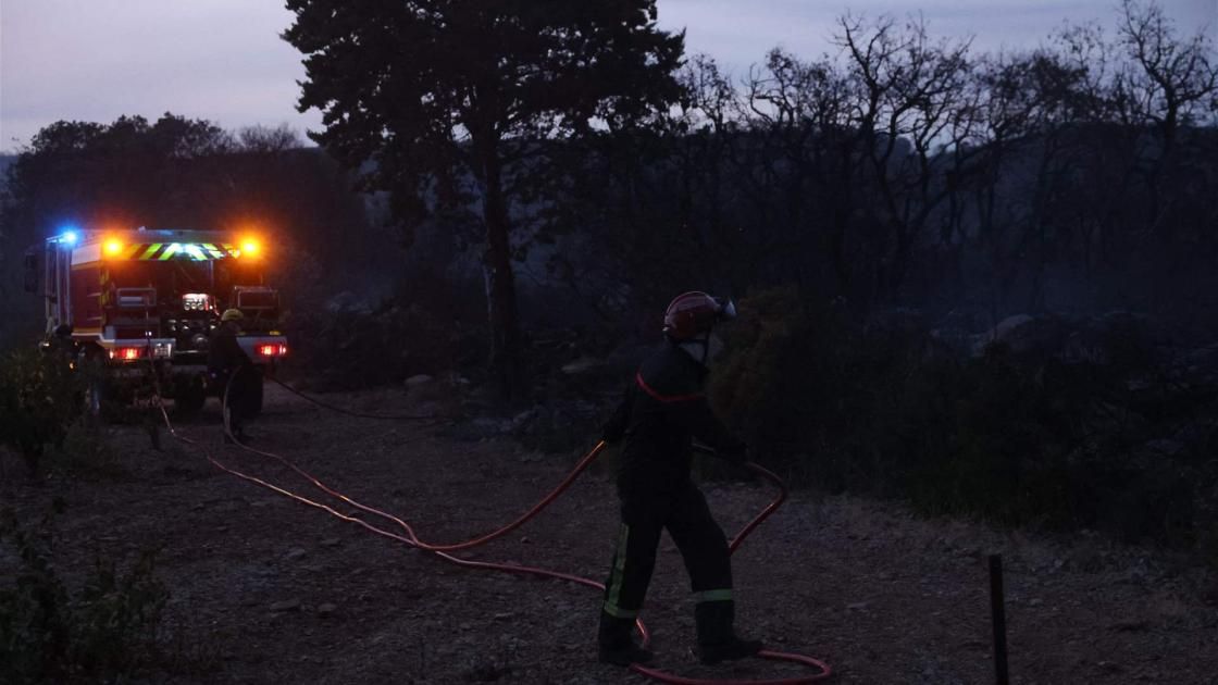بسبب الحرائق.. إجلاء عشرات من سكان بلدة في جنوب غربي فرنسا