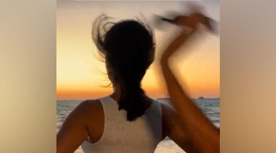 خطيبة رونالدو ترمي ضفيرتها للبحر