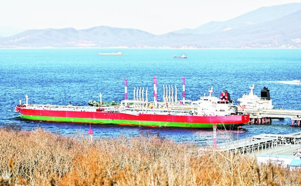 الهند تتخطى الصين وتحتل صدارة مستوردي النفط الروسي في يوليو