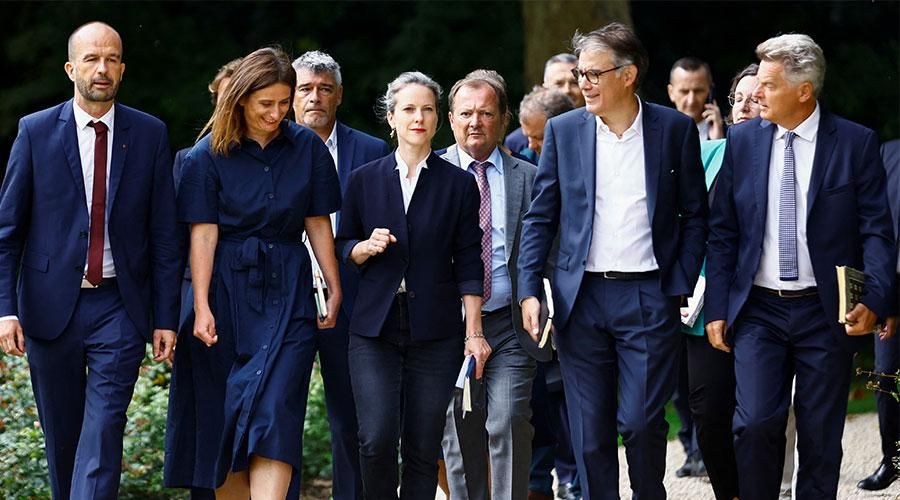 ماكرون يتشاور مع القوى السياسية في فرنسا لتشكيل حكومة جديدة