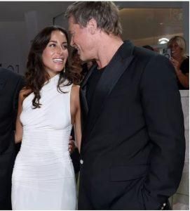 معلومات عن حبيبة براد بيت الجديدة