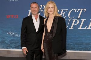 نيكول كيدمان تحبس الأنفاس بإطلالة سوداء لامعة… ومظهرها الشبابي حديث المتابعين! (صور)