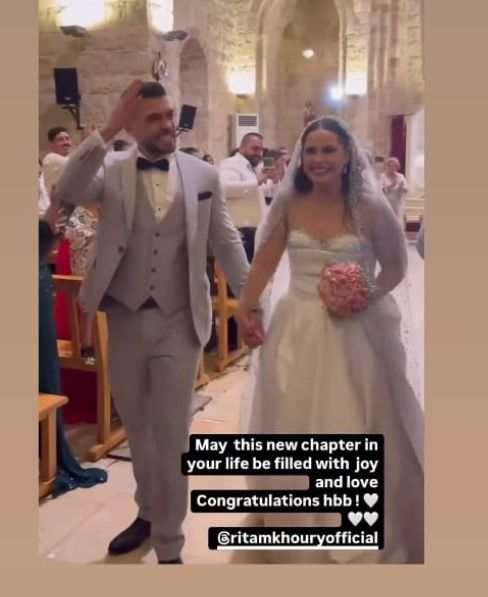 بالصور: يعمل معها في المحطة.. مذيعة الـ OTV تدخل القفص الذهبي شاهدوا كيف بدت مع عريسها