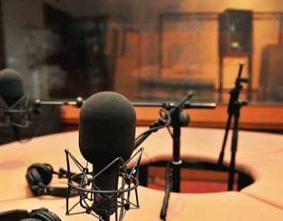 اثناء نومها.. تعرض مذيعة لسرقة شقتها