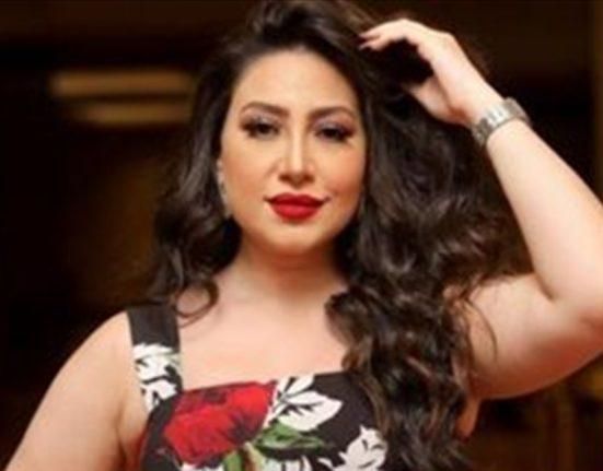 بالفيديو: بإطلالة أنيقة ومميزة… بوسي تحتفل بعيد ميلادها بالرقص مع نجلها