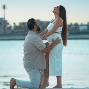 ممثل سوري يعلن حمل زوجته بمجموعة صور رومانسية للغاية..