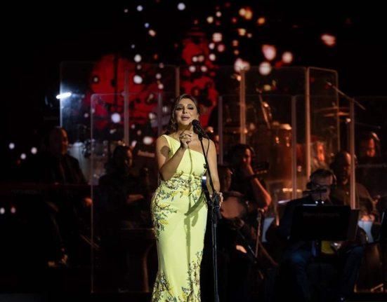 انهارت بالبكاء على المسرح… أنغام تتصدر الترند في السعودية والجمهور يتفاعل (فيديو)