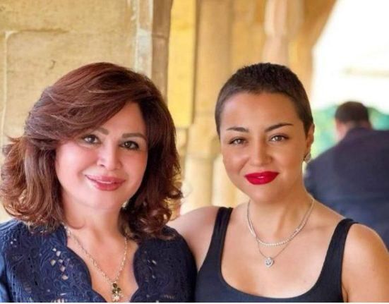 ابنة شقيقة إلهام شاهين تكشف سبب بكائها في حفل ابن خالها