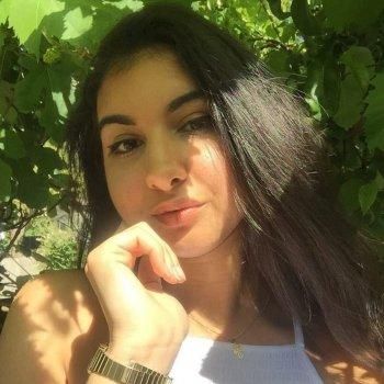 بالصور: إبنة سامو زين أصبحت شابة ونسخة طبق الأصل عن والدها.. هكذا إحتفل بعيد ميلادها