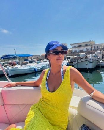 بالصور: ياسمينا زيتون بملابس السباحة على متن أحد اليخوت.. وهكذا أمضت وقتها