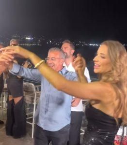 بالمفرقعات النارية.. أنابيلا هلال تحتفل بعيد زوجها الطبيب الشهير بحضور أولادهما الأربعة شاهدوا الفيديو