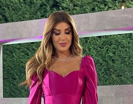 بالفيديو: تقدمه مذيعة لبنانية..”لعبة قُبل” بين مُشتركين في أحد البرامج تُثير الجدل وتُغضب الجمهور