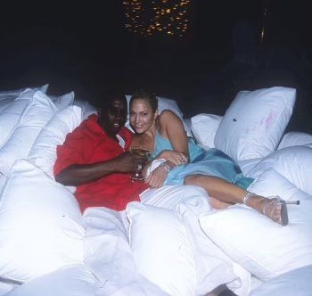 بالصورة: جينيفر لوبيز بين أحضان حبيبها السابق ديدي .. فما القصة ؟