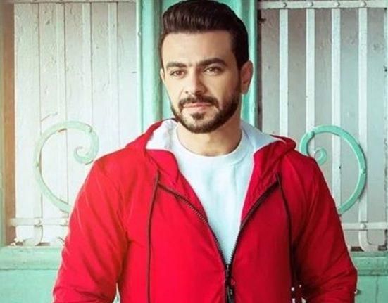 “هسافر أغسل صحون وأمسح أحذية”.. اعتزال مفاجئ للفنان المصري الوسيم!