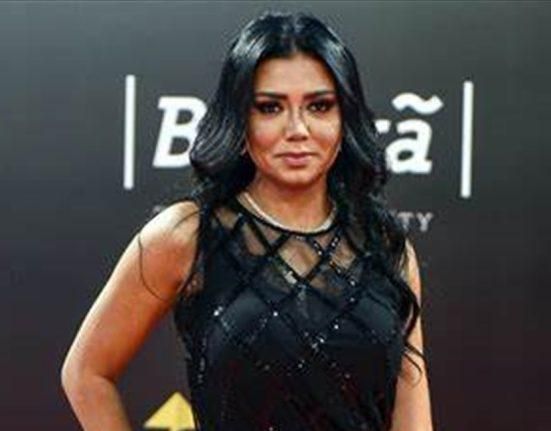رانيا يوسف ترد على شائعات الخيانة في فيلم “التاروت”!