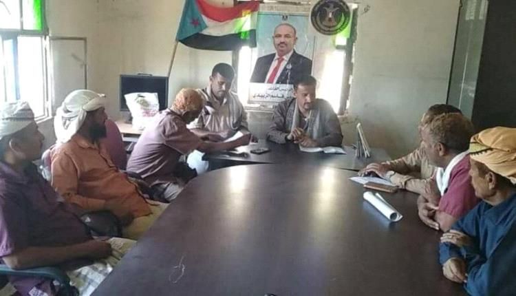 انتقالي المسيمير يقف أمام معاناة الأسر النازحة من المديرية