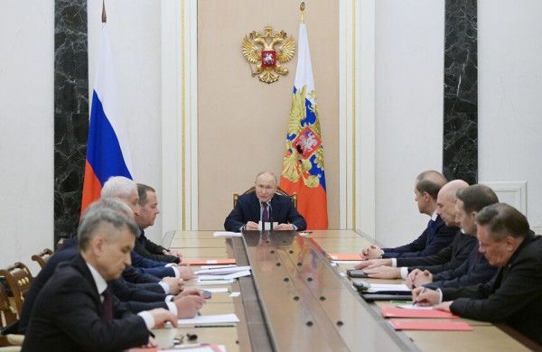 بوتين يعلن عن الحالات التي تدفع روسيا لاستخدام الأسلحة النووية - موقع الخليج الان