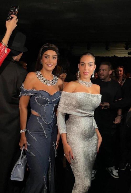 بالصورة: غادة عبد الرازق تفـ ـضح “كرش” جورجينا رودريغيز