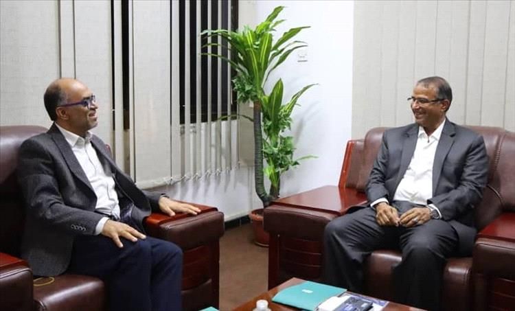 الوزير الزعوري يطلع على مشاريع لمؤسسة التواصل بينها وضع حجر الاساس للمدينة الجامعية بلحج