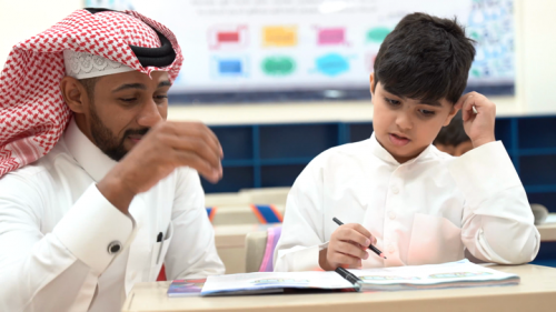 كاد المعلم ان يكون رسولا .. كم يوم باقي على يوم المعلم في المملكة العربية السعودية 2024/1446