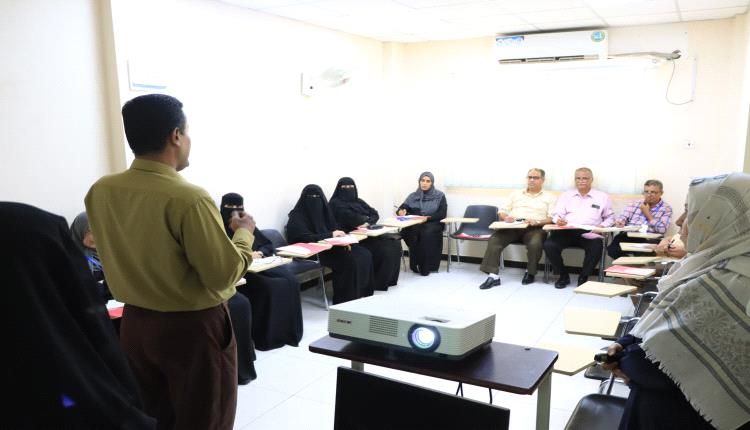 الكتابات الرسمية وإعداد التقارير في دورة تدريبية بشركة النفط فرع عدن