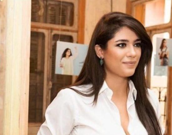 ملكة جمال لبنان السابقة بكت خلال مقابلة… إليكم هذا الفيديو