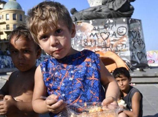 بمشاهد مؤلمة… فنان شهير يروي “قصة الطفل لبنان” (فيديو)