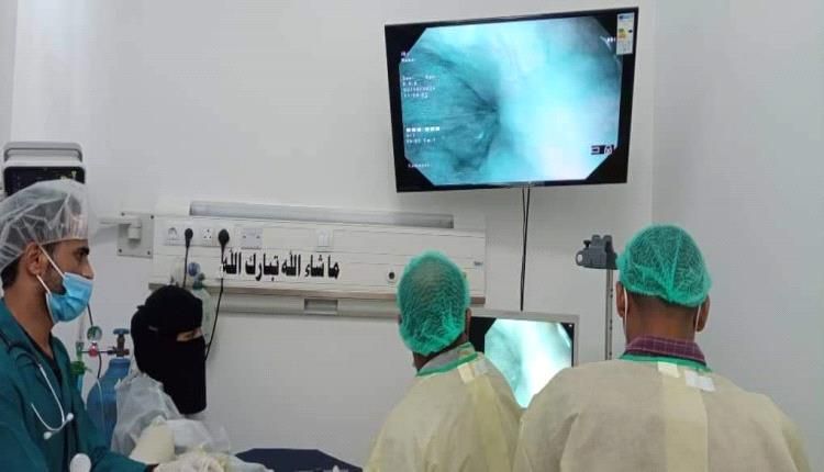 "100" حالة معاينة و"57" حالة منظار مجانية بمستشفى بالمهرة