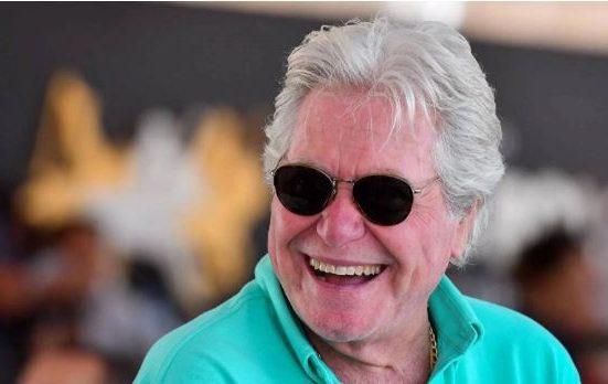 فيديو نادر – حسين فهمي يقلد عزت أبو عوف وفرقته