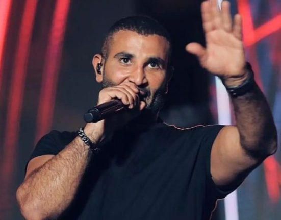 أحمد سعد يطلب مترجمًا فرنسيًّا على المسرح.. موقف عفوي مع طفلة مغربية