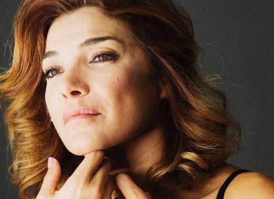 بالصور: هذا ما فعلته ندى أبو فرحات برفقة إبنها لتجنب “دوي القنـ ابل”