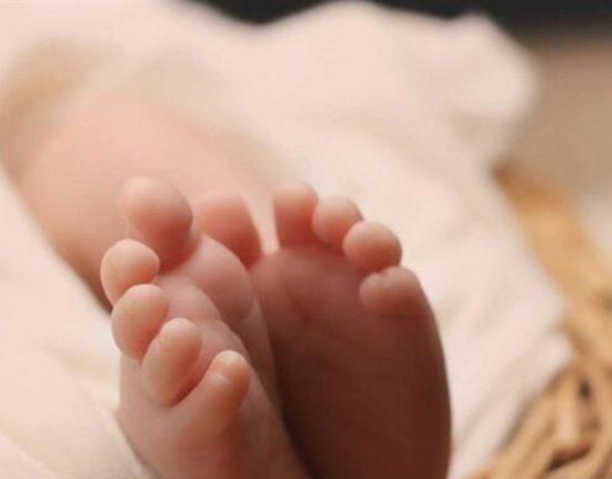 زوجها رجل أعمال.. فنانة شهيرة تستقبل مولودها الثاني وهذا اسمه