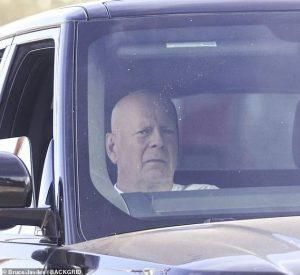 ظهور نادر لبروس ويليس بعد إصابته بالخرف