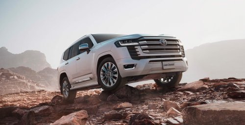 أسعار ومواصفات سيارة جيب لاندكروزر GXR1 2024 القوة والأناقة تجتمعان في السعودية