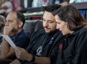 الأميرة رجوة الحسين تخطف الأنظار في مباراة النشامى وعمان