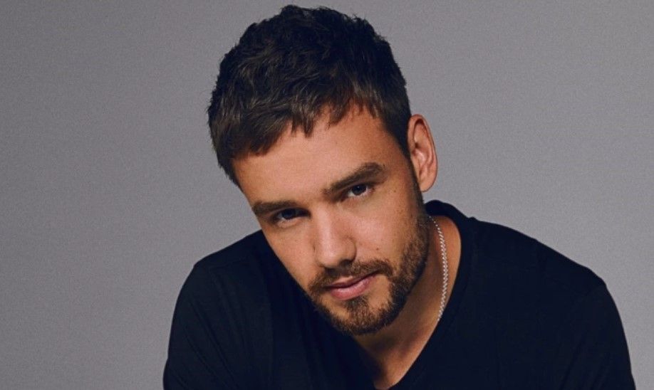 بالصورة: ابن الـ 31 عاما سقط من على شرفة الفندق.. العثور على فنان شهير ميتاً في ظروف غامضة