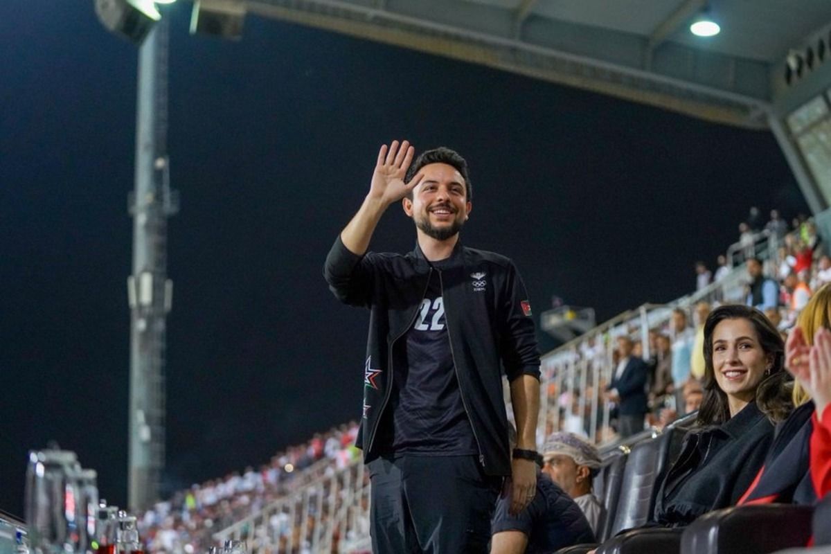 الأميرة رجوة الحسين تخطف الأنظار في مباراة النشامى وعمان