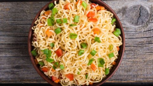 طريقة عمل بهارات الاندومي بسر المصانع بمكونات صحية بطعم أحلي من الجاهز بخطوات بسيطة