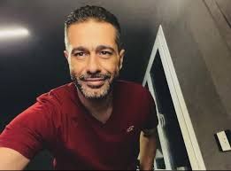 “مات وهو بيلعب كورة”.. وفاة مؤلف أشهر الأغاني المصرية عن عمر يناهز 45 عامًا