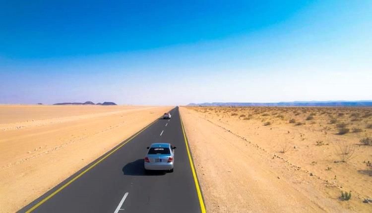 صور - اتفرج طريق العبر الدولي بمحافظة شبوة بعد إعادة تأهيله