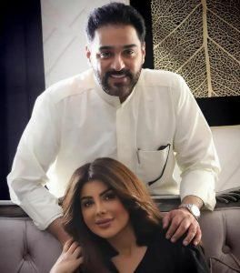 بصورة خاصة.. فنانة شهيرة تتغزل بزوجها!