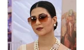 ممثلة هندية تعلّق على تشبيهها بوفاء عامر.. والأخيرة تردّ