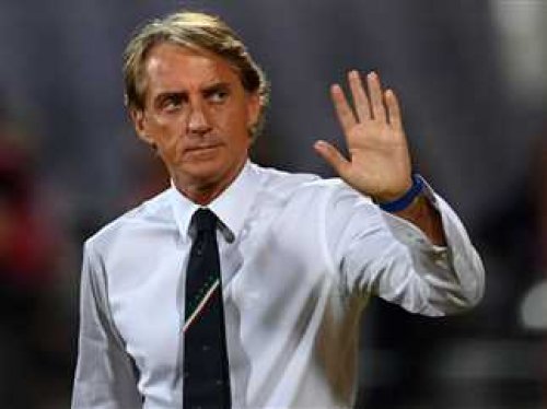 الشهري على أهبة الاستعداد | حالة وحيدة تقرب المدرب المحلي من قيادة الأخضر بدلًا مانشيني