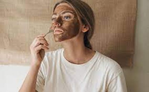 ماسك القهوة الذهبي هيخلي بشرتك أفتح بخمس درجات وأصغر 10 سنوات وخالية من أي بقع أو تصبغات من اول استعمال